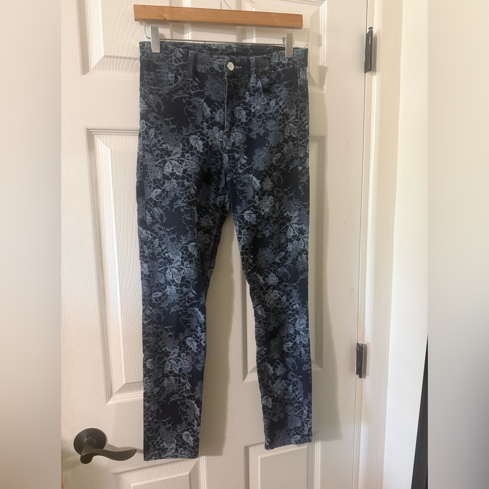 7 For All Mankind Black Jeans with Light Gray Floral Jacquard
